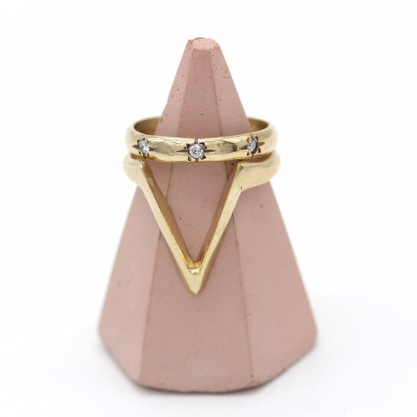 Triangle peak ring