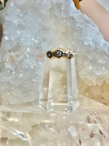 Diamond pebbles ring