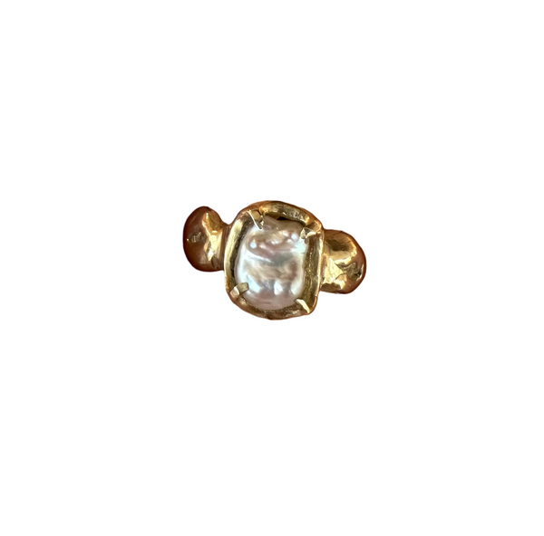 Cocktail ring 10K (pearl)