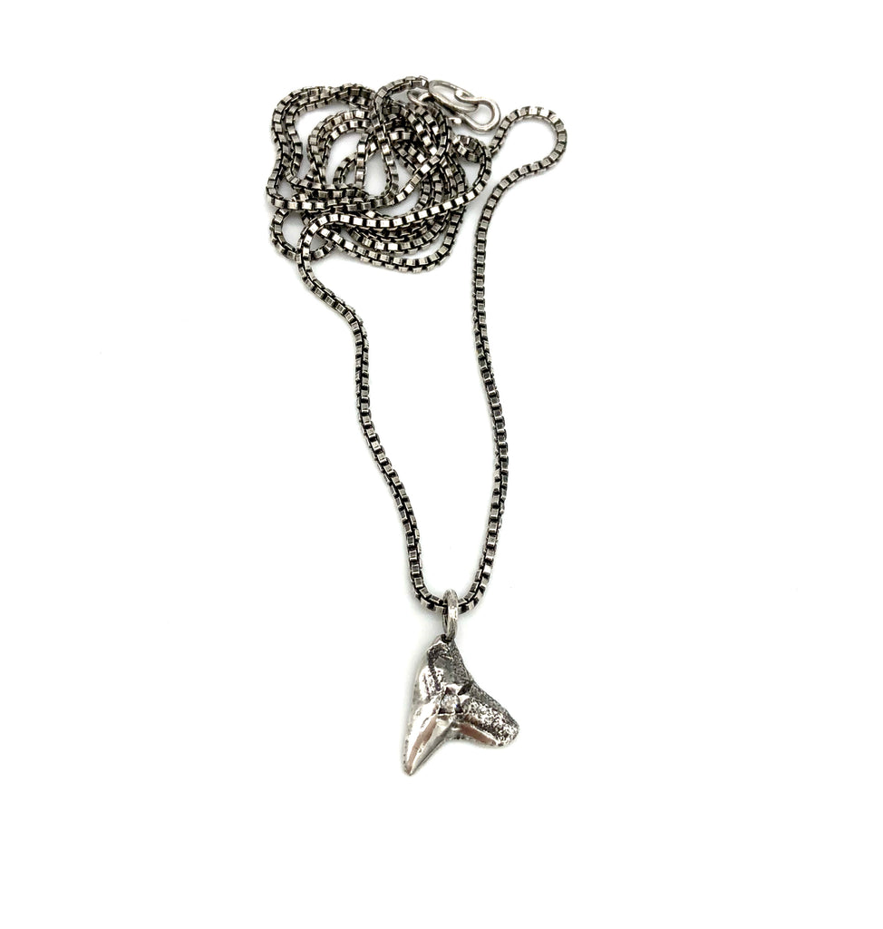 Shark tooth necklace - lg